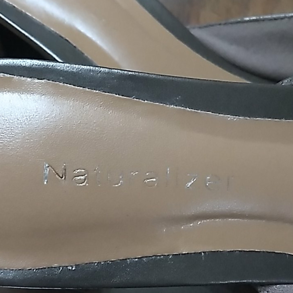 Naturalizer low heels slip on - Picture 3 of 3
